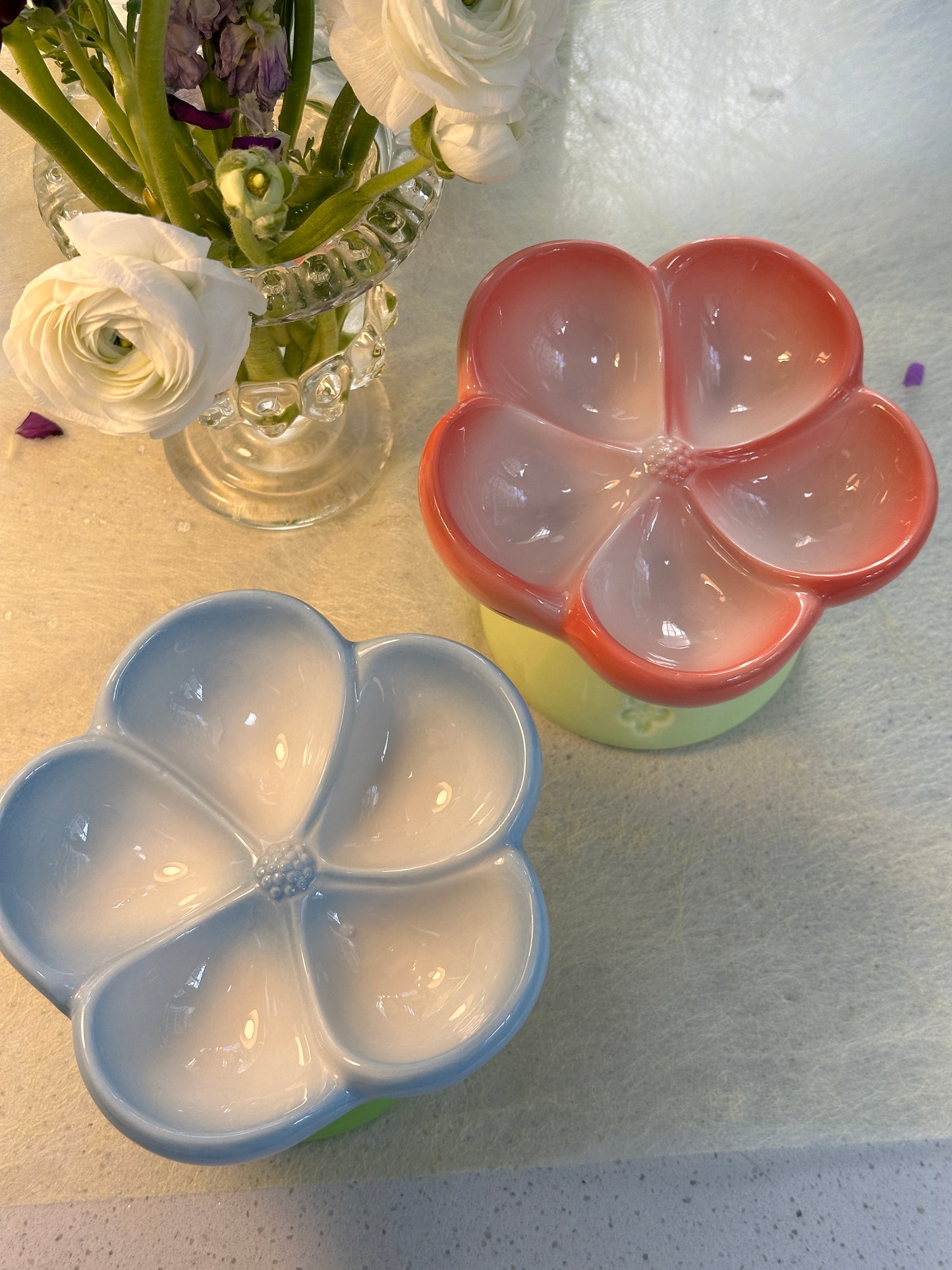 Ceramic Elevated Cat Food Bowl, Flower Shaped Anti Gulping Slow Feed for Cats & Small Dogs, Raised Ceramic Cat Bowls