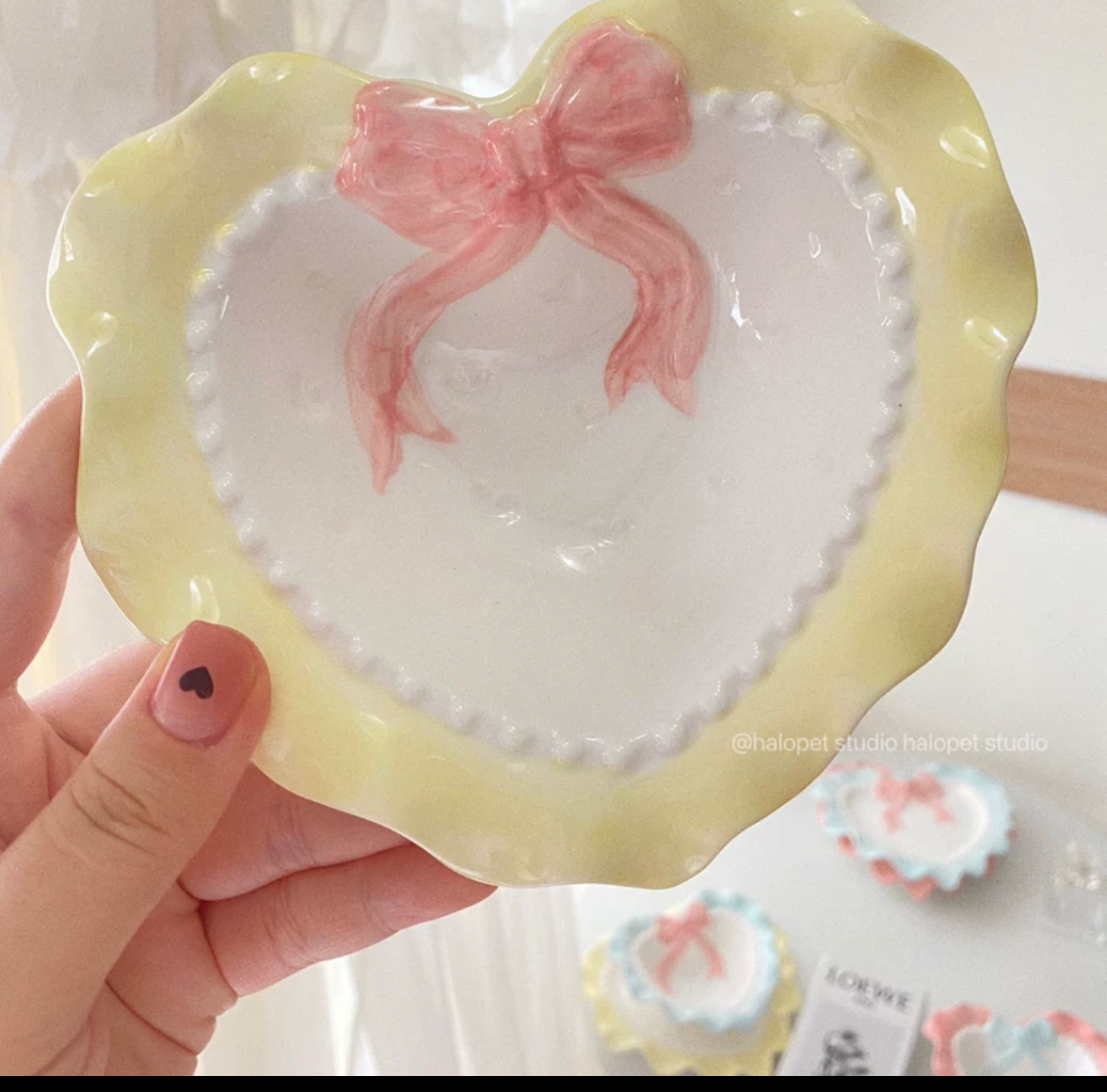 Ceramic Cat Bowls with Heart- shaped and Flower Design, Cat Bowls