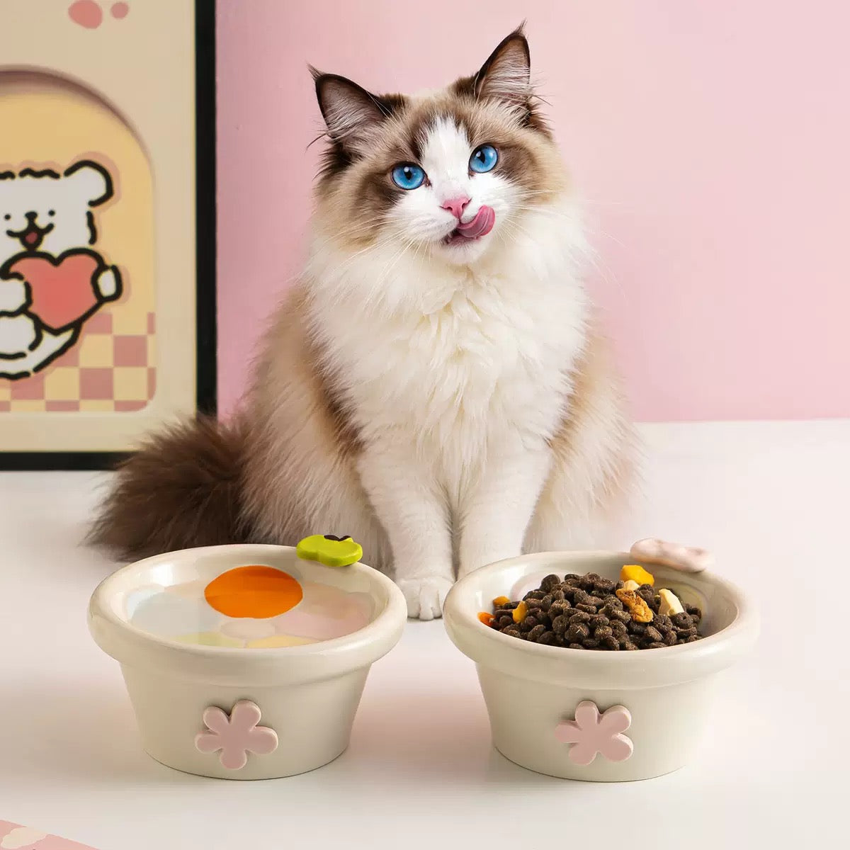 Daisy Petal Elevated Ceramic Cat Bowl – Whisker-Friendly Raised Pet Dish